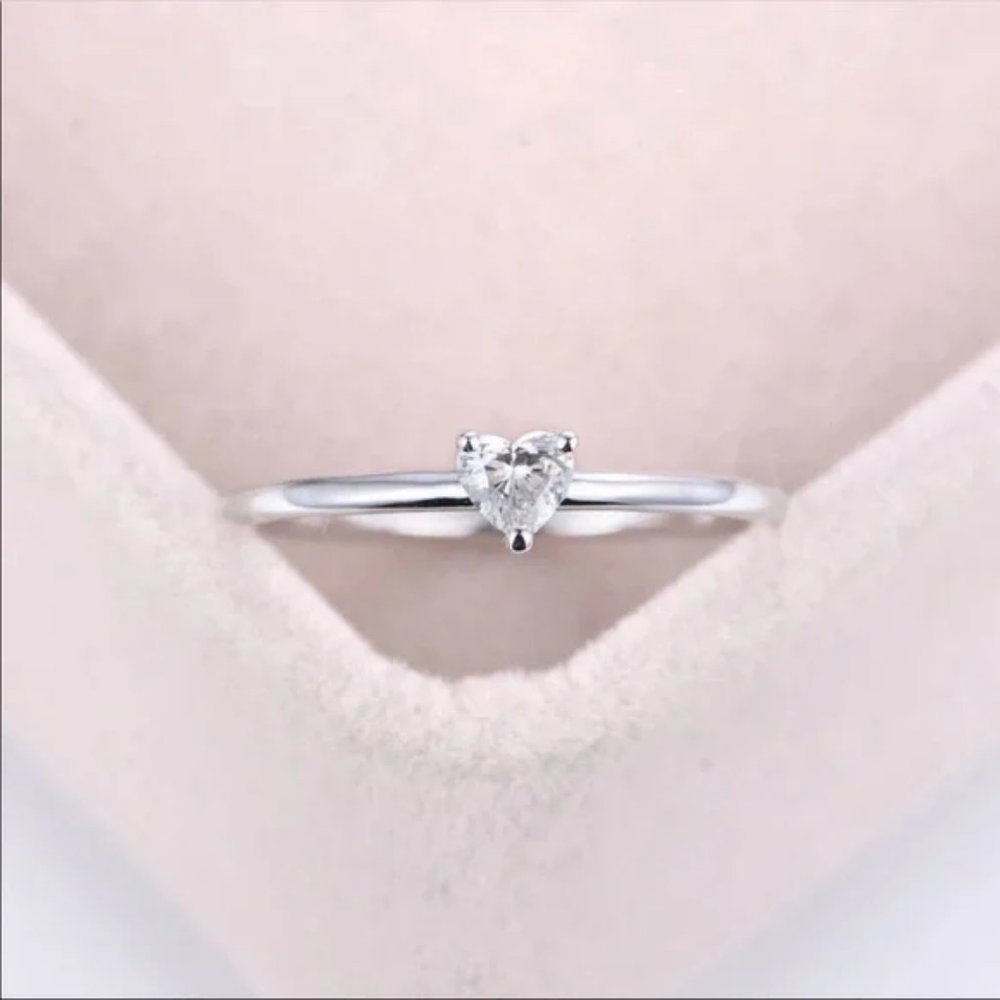 New Simple Heart Shaped Diamond Silver Tone Ring